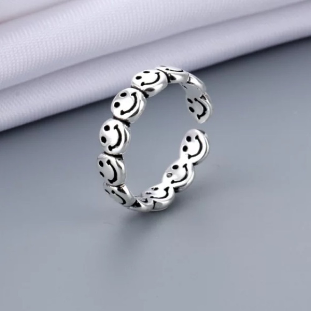 925 Sterling Silver Happy face ring 🙂 - Picture 2 of 5